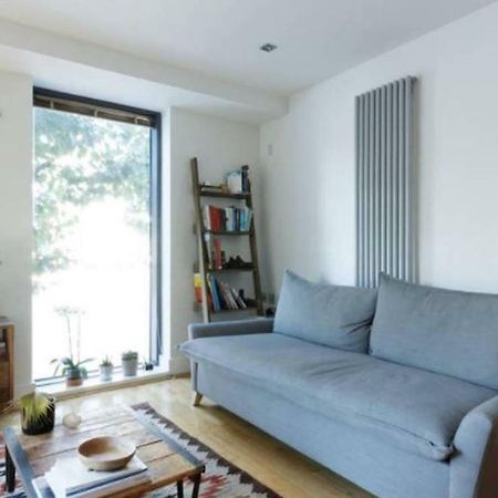 Peaceful Modern 2 Bedroom Flat With Water Views Лондон Екстер'єр фото