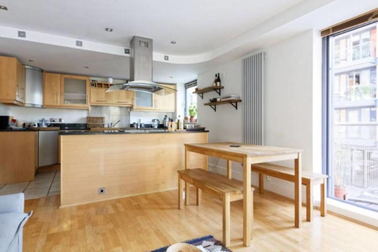 Peaceful Modern 2 Bedroom Flat With Water Views Лондон Екстер'єр фото