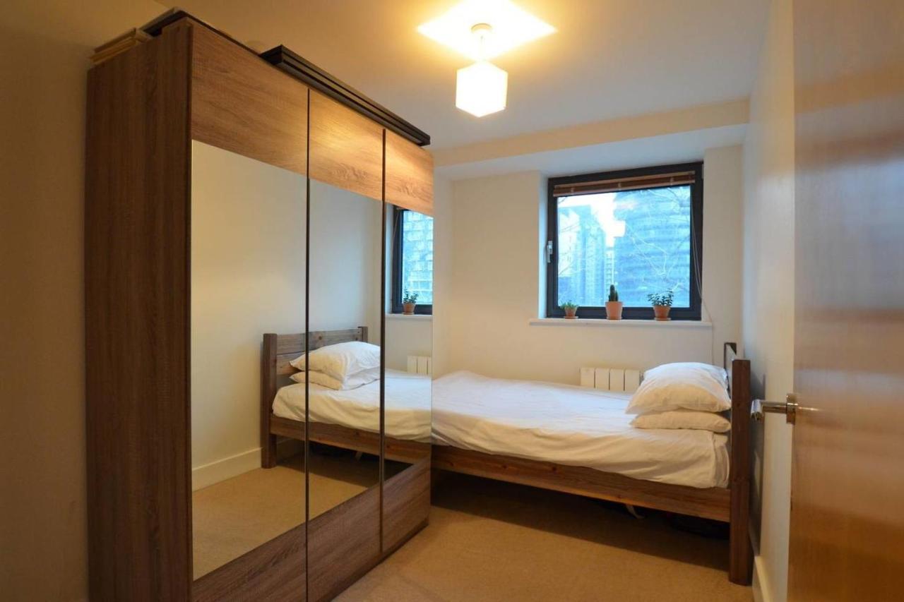 Peaceful Modern 2 Bedroom Flat With Water Views Лондон Екстер'єр фото